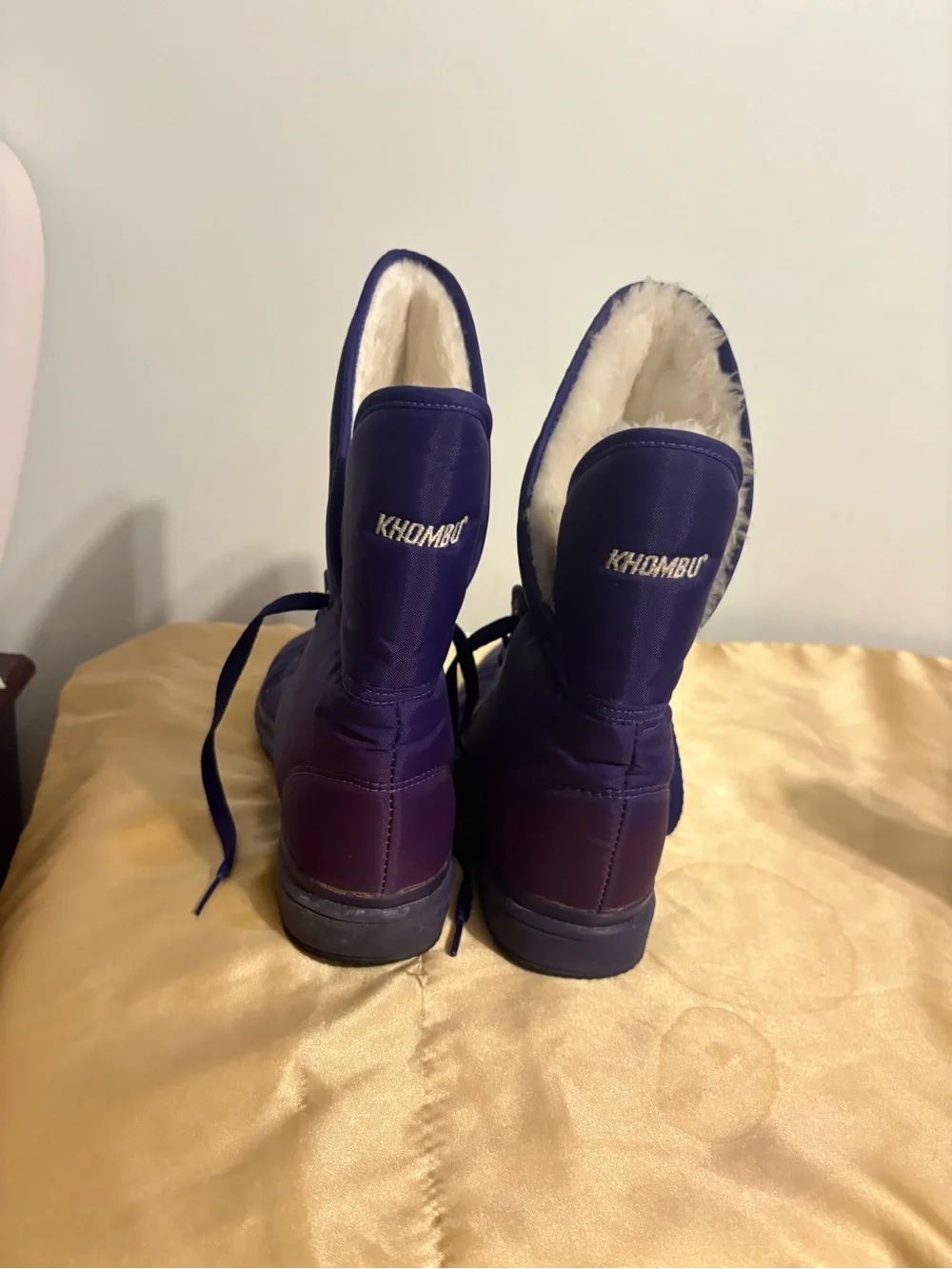 Khombu Purple Lace-Up Insulated Boots size 8